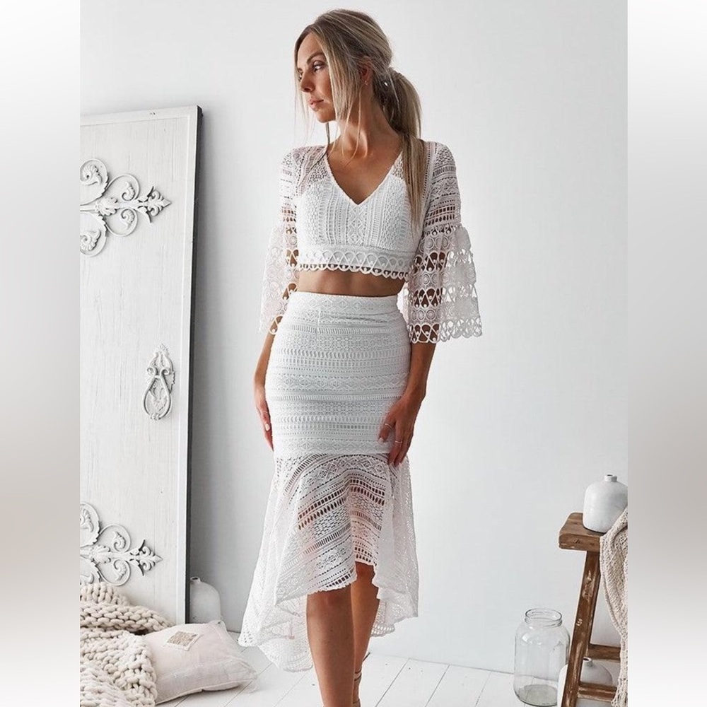 The Rylie Set – JAUS
📏 Size: 8 (Large)
🎨 Color: White
💫 Condition: New with tags